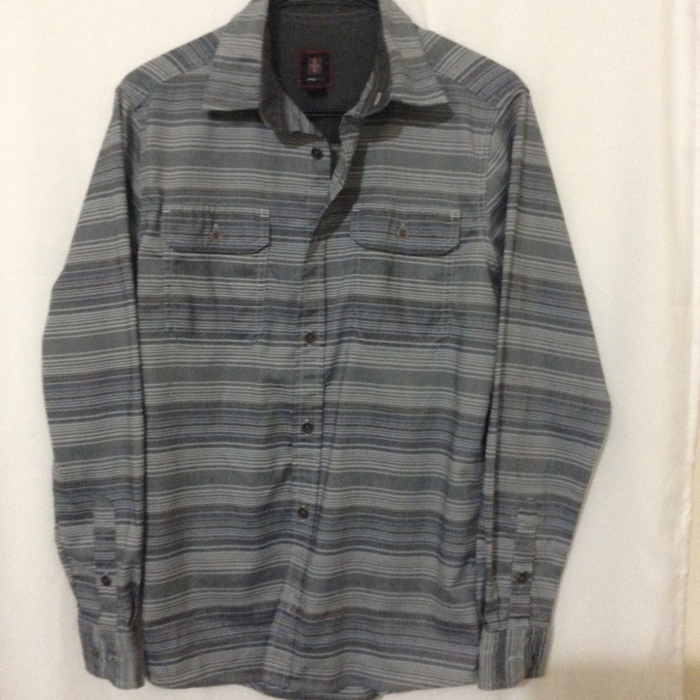 3/$35❤️SwissTech men's shirt size small (34-36)